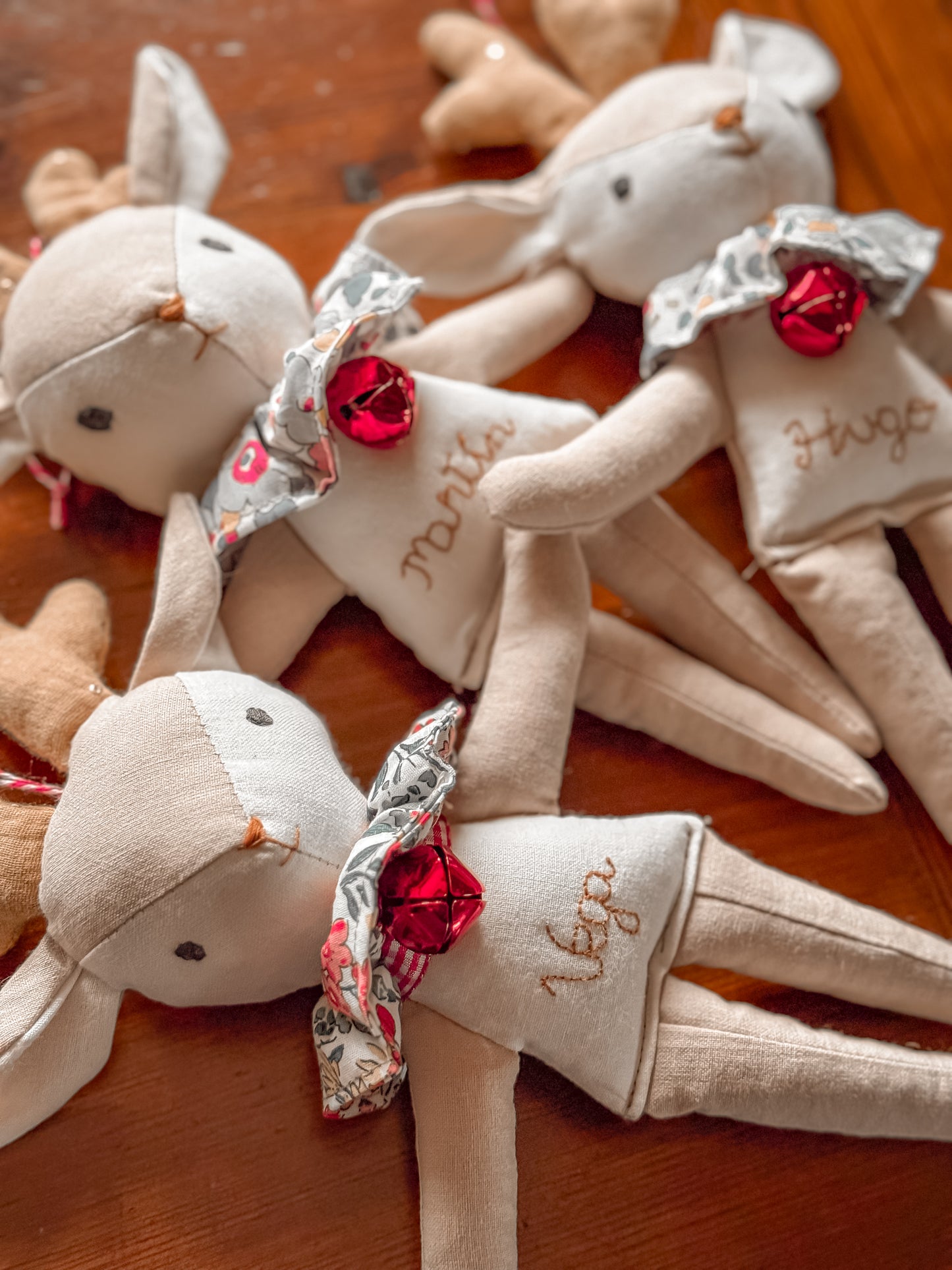 Edición Navidad *bordado* disponible sólo mediante INSTAGRAM.