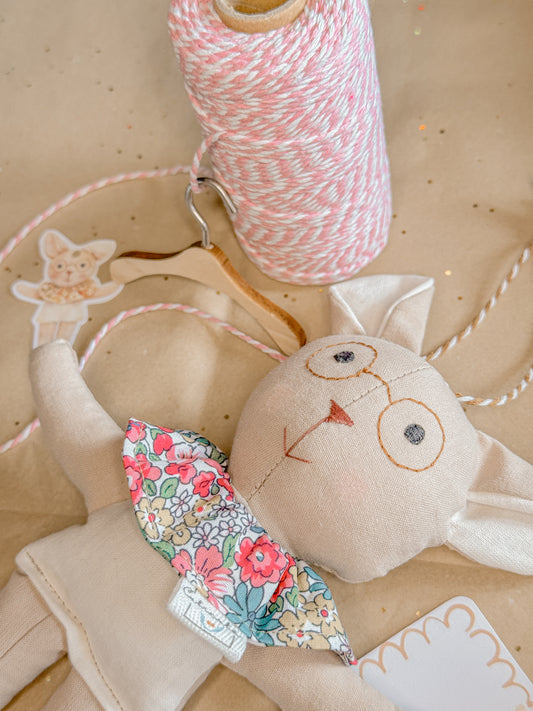 A. Muñequín gafitas con cuello